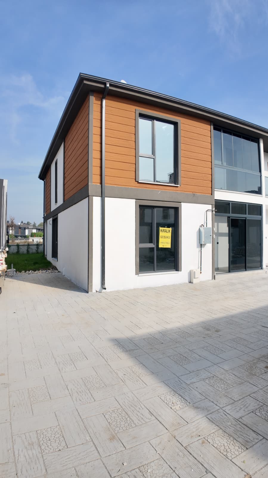  D�ZCE MERKEZ AYTEKS EM�RGAN KORU`DA L�KS SATILIK 4+1 V�LLA