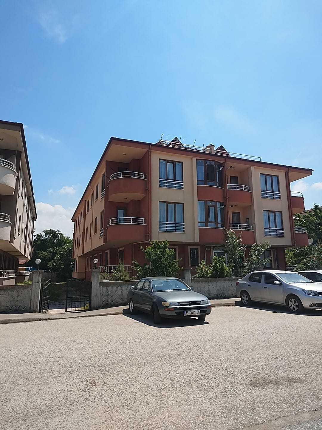 D�ZCE MERKEZ KO�YAZI MAHALLES�NDE 3+1 SATILIK DA�RE