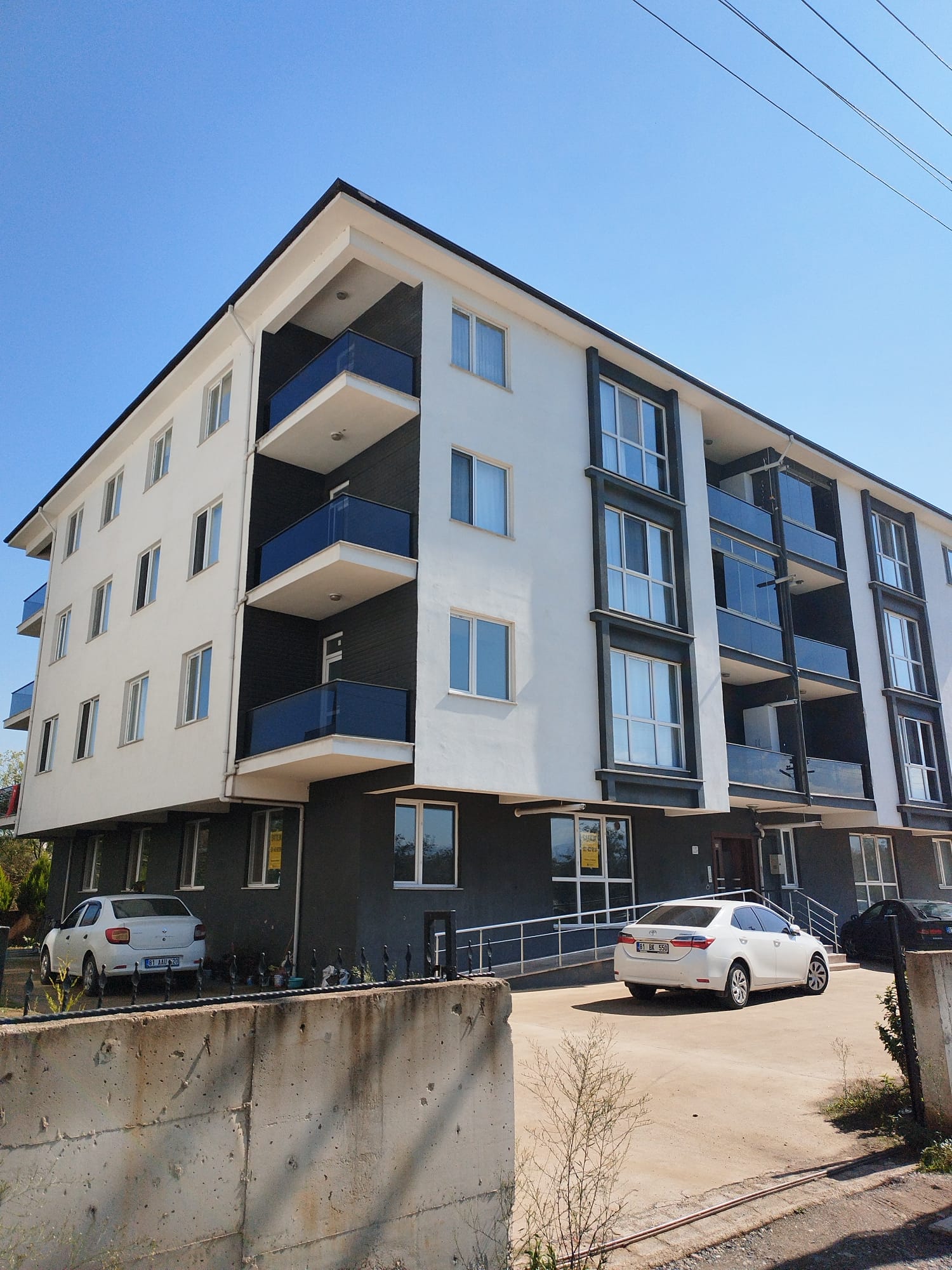  D�ZCE MERKEZ DARICI MAHALLES�NDE  S�TE ��ER�NDE FIRSAT 2+1