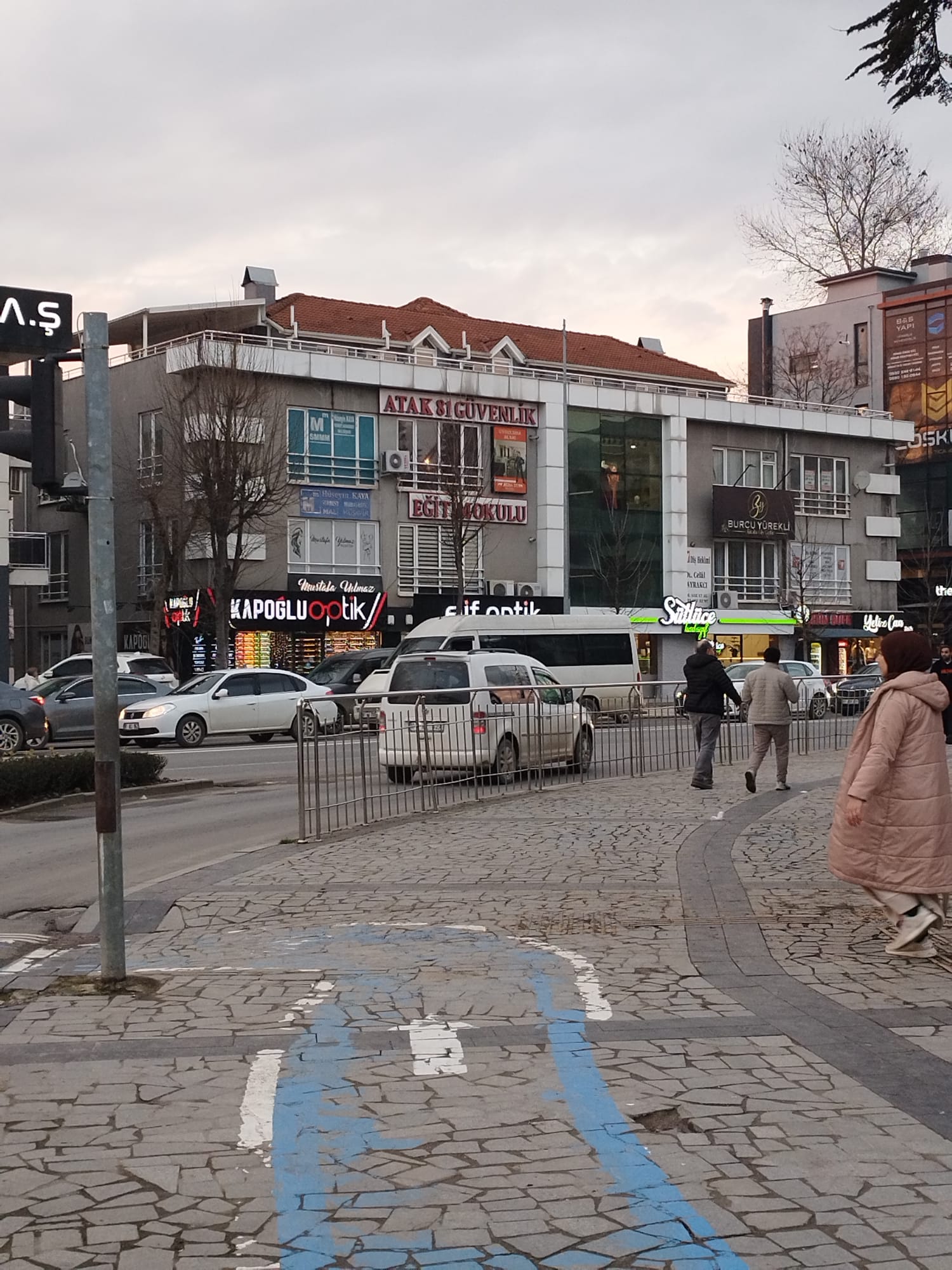 D�ZCE MERKEZ KUYUMCUZADE BULVARINDA GEN�� TERASLI MANZARALI K�RALIK OF�S/DA�RE