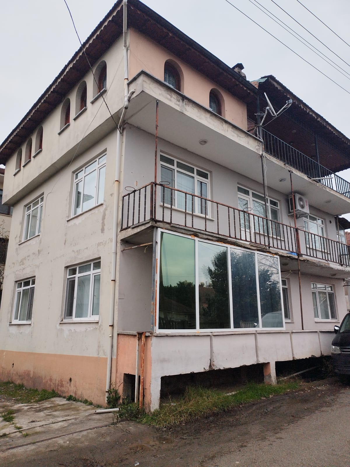  D�ZCE MERKEZ AZM�M�LL� DE SATILIK APARTMAN VE ARSA