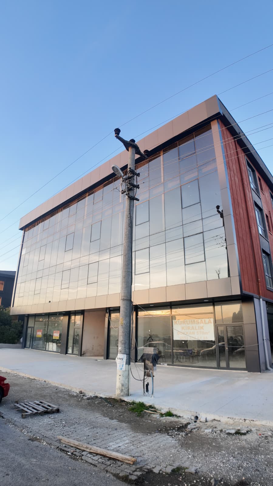  D�ZCE MERKEZ ADL�YE KAR�ISINDA SATILIK 2+1 OF�S ARA� TAKASLI