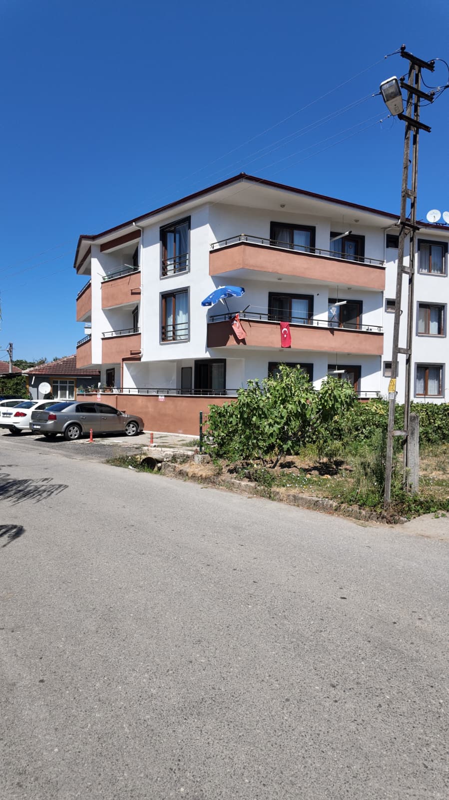 D�ZCE MERKEZ BEYK�YDE FIRSAT SATILIK AYRI MUTFAK ARA KAT 145m2 3+1