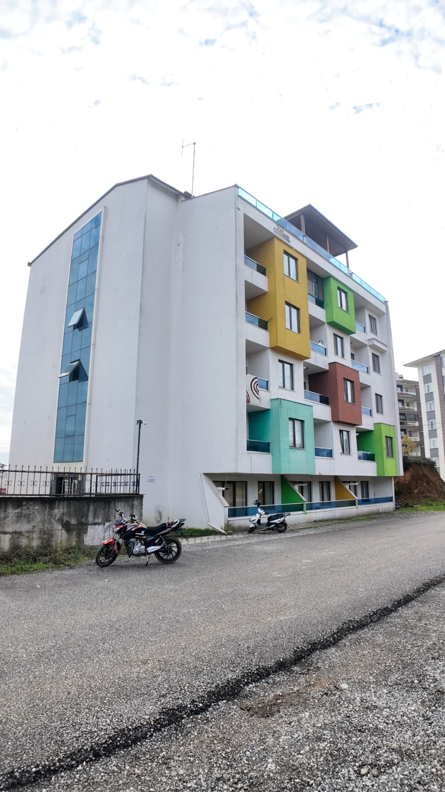  D�ZCE MERKEZ KONURALP TERAS EVLERDE 2+1 K�RALIK DA�RE