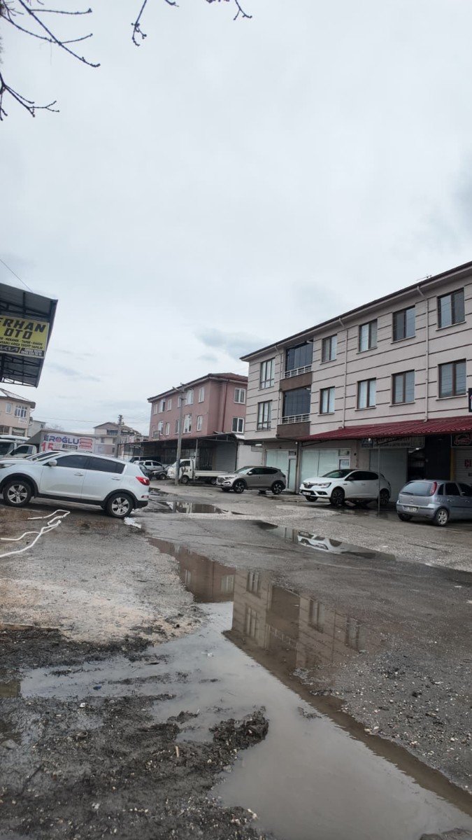  AZ�Z�YE MAHALLES� K�RALIK ��FT BALKONLU 3+1 DA�RE