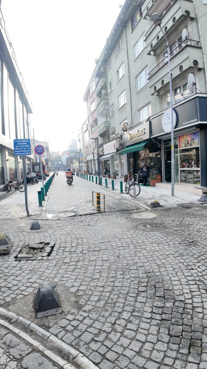 D�ZCE MERKEZ SPOR SOKA�A �EPHE DEVREN K�RALIK D�KKAN