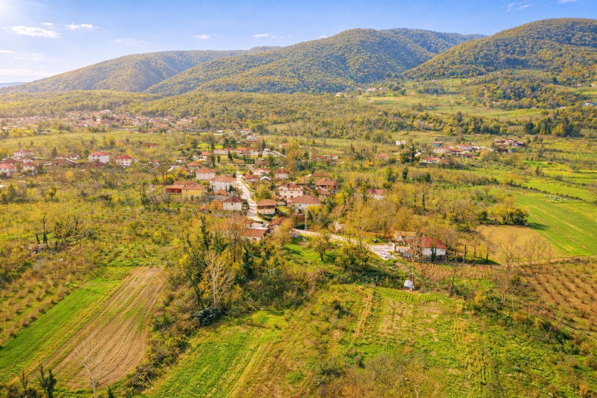  ESK� MENGENC�K`TE 1029M2 ARAZ�