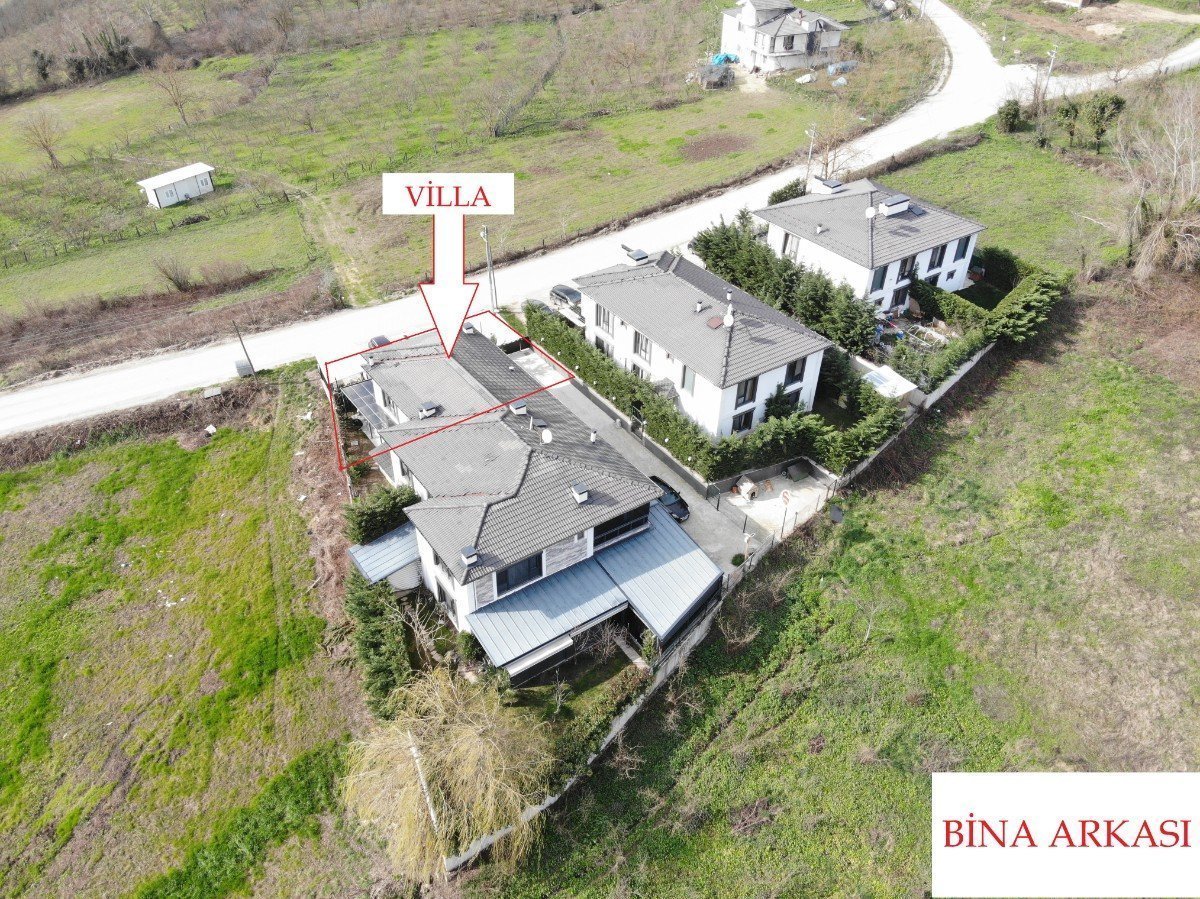 - FIRSAT ! - D�ZCE  KONURALP`DE L�X E�YALI V�LLA
