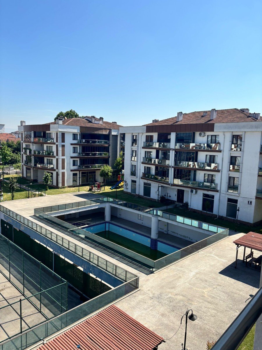 D�ZCE KONAKLARI EK��O�LU S�TES�NDE HAR�KA KONUMDA 165 M2 BR�T 3+1